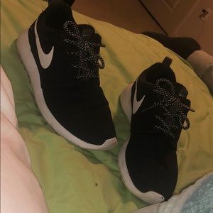Black Nike Roshe